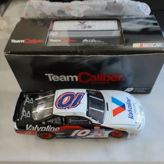 Nascar/Johnny Benson #10 2002 Team Caliber Valvoline Eagle One 1:24 NASCAR 0102081VA