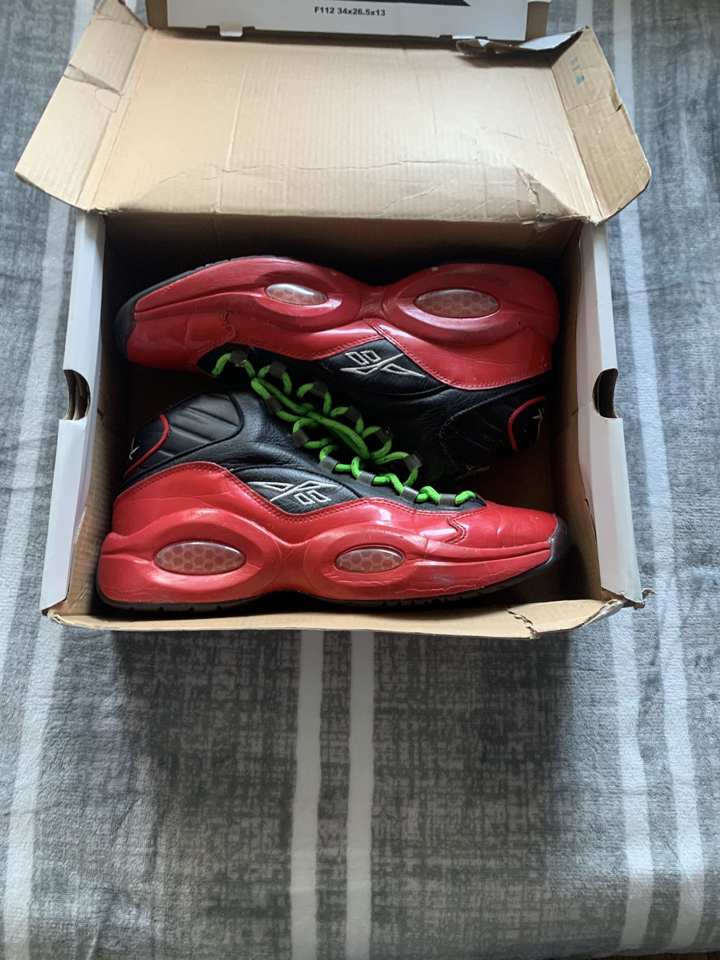 Men's Reebok Question Mid Street Sleigh Basketball Shoes 76ers Bred US size 11.5