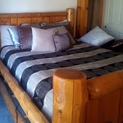Rustic Log Queen Size "Bear&Paw"  