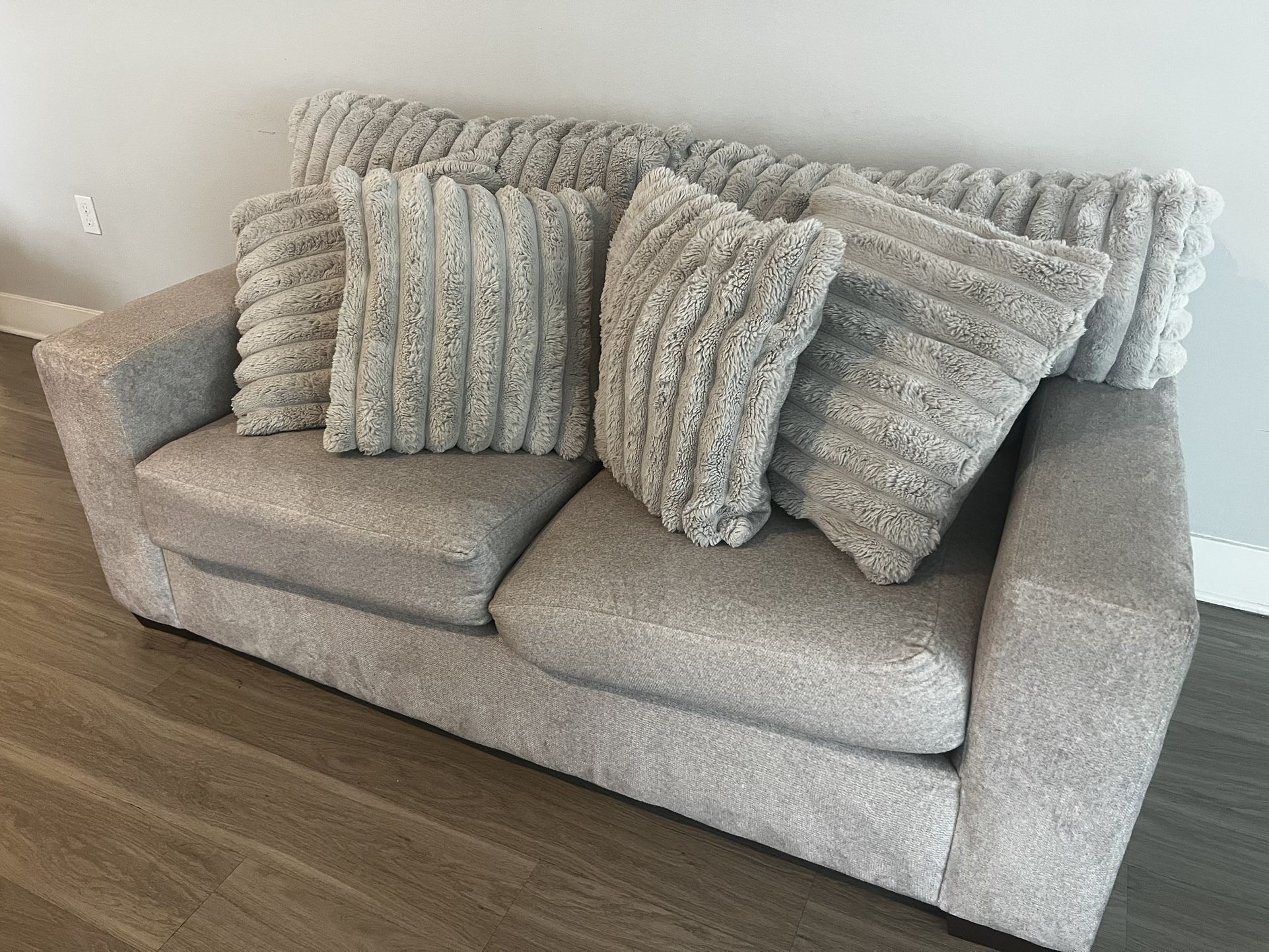 Small Couch (love Seat)