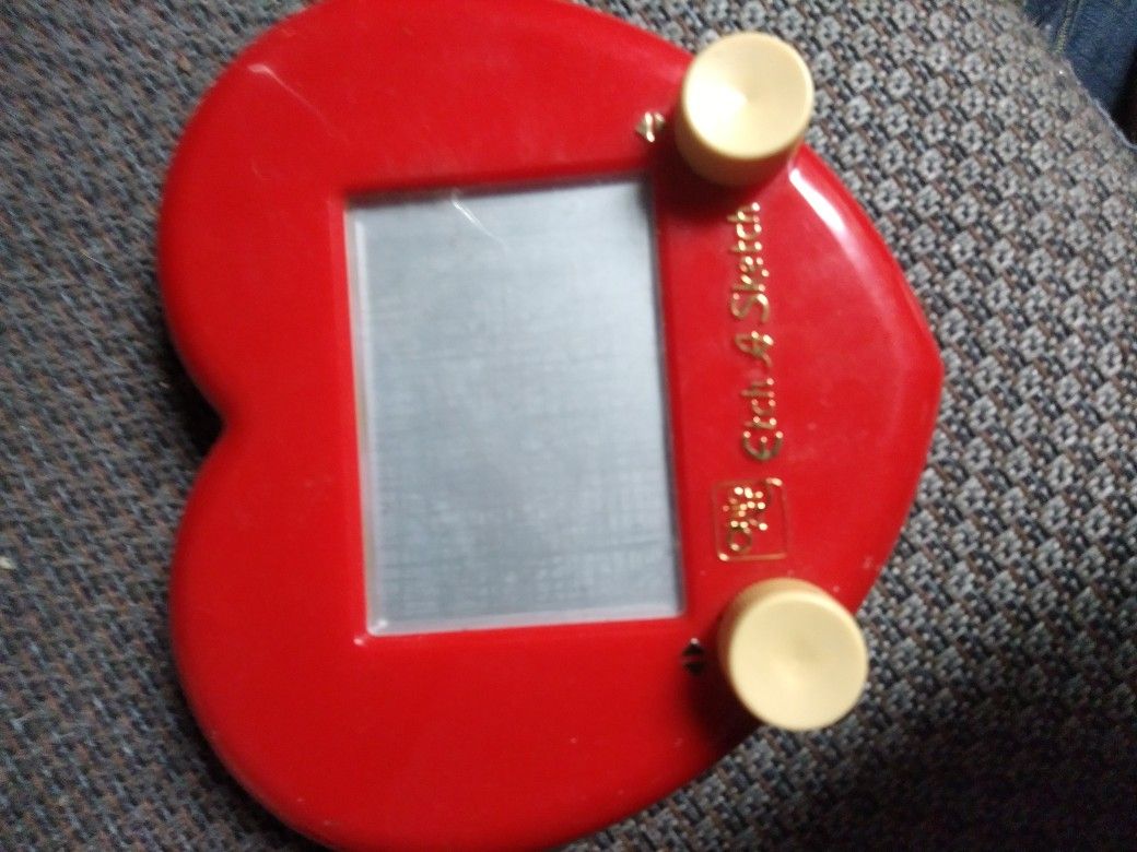 Rare Heart Shaped Etch And Sketch