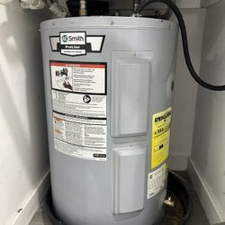 Water Heater excellent condition 2023 ready for pick up or we install undelivered for you total price $490