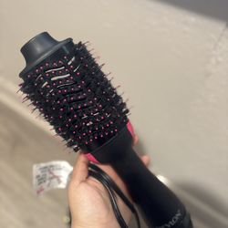 Revlon One-Step Hair Dryer & Volumizer Brush – Pink
