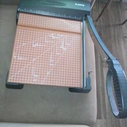 X-ACTO Heavy-Duty Wood Base Guillotine Trimmer