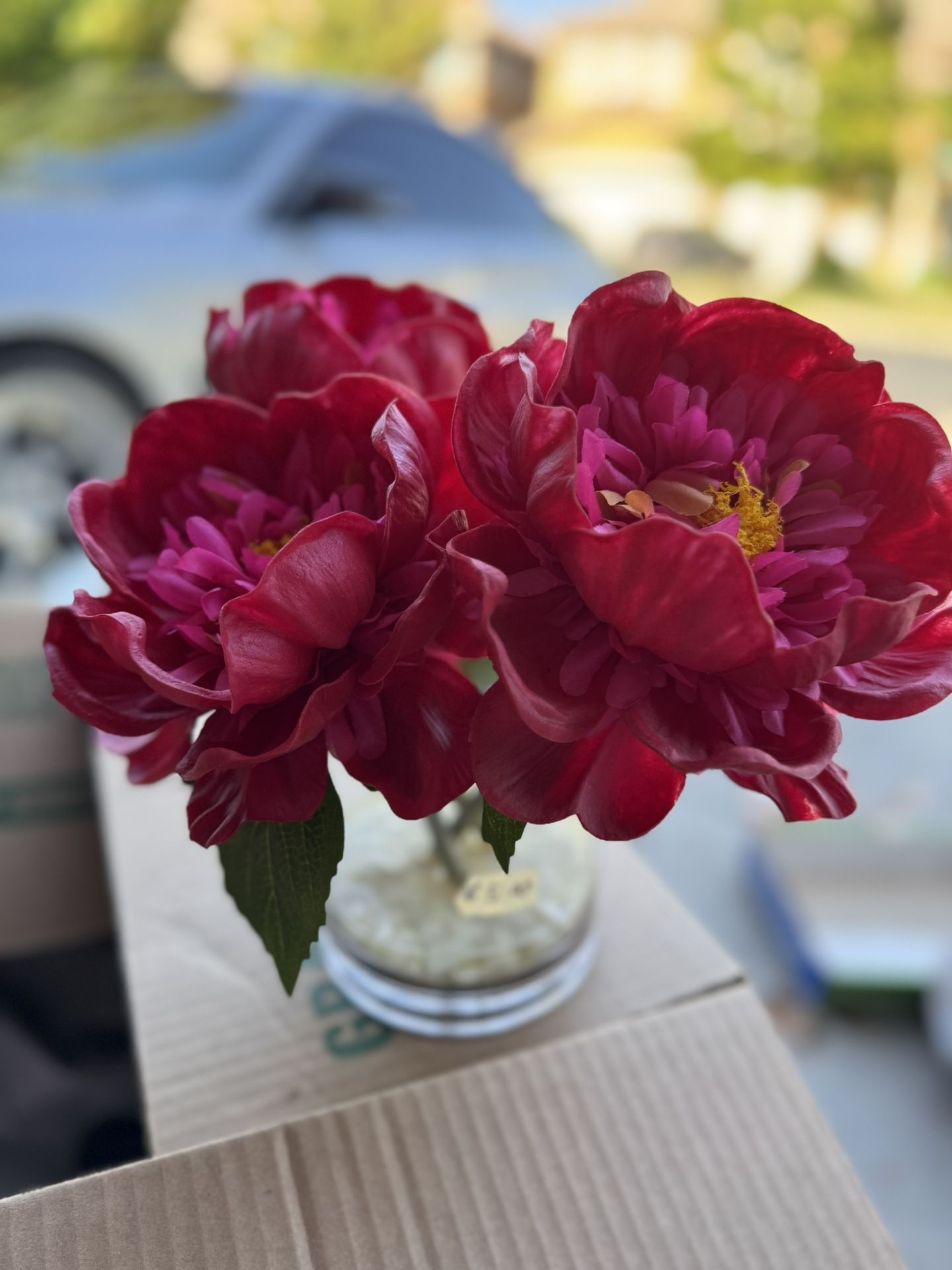 Artificial flower decor with glass base