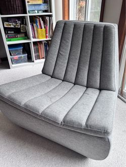 Swivel lounge chairs