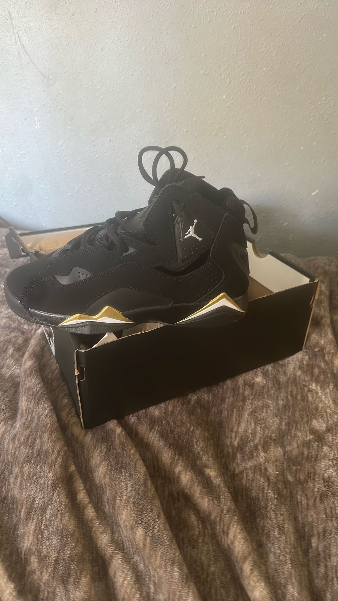 JORDAN TRUE FLIGHT (GS) Size 5 And A Half