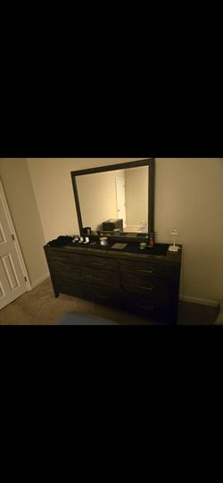 Drawers with mirror