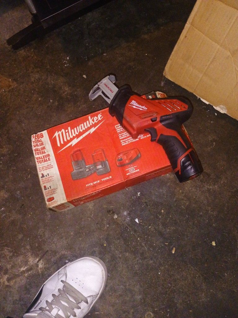 Milwaukee Hand Saw New Barley Used With 2 Batteries Plus Charger