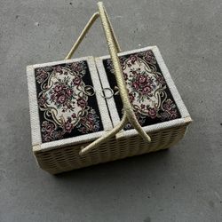 Wicker Picnic Basket – Vintage Style