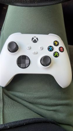 White wireless Xbox controller