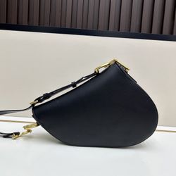 A classic retro versatile shoulder bag