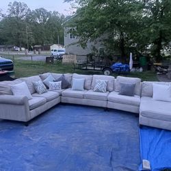 XL Haverty's Sectional Couch (4 pieces) can be configured to fit space