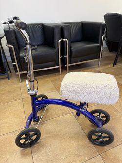 Rolling knee scooter
