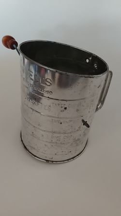 Vintage Bromwell's 3 Cup Measuring Sifter Flour Made in USA, Red Wood Handle