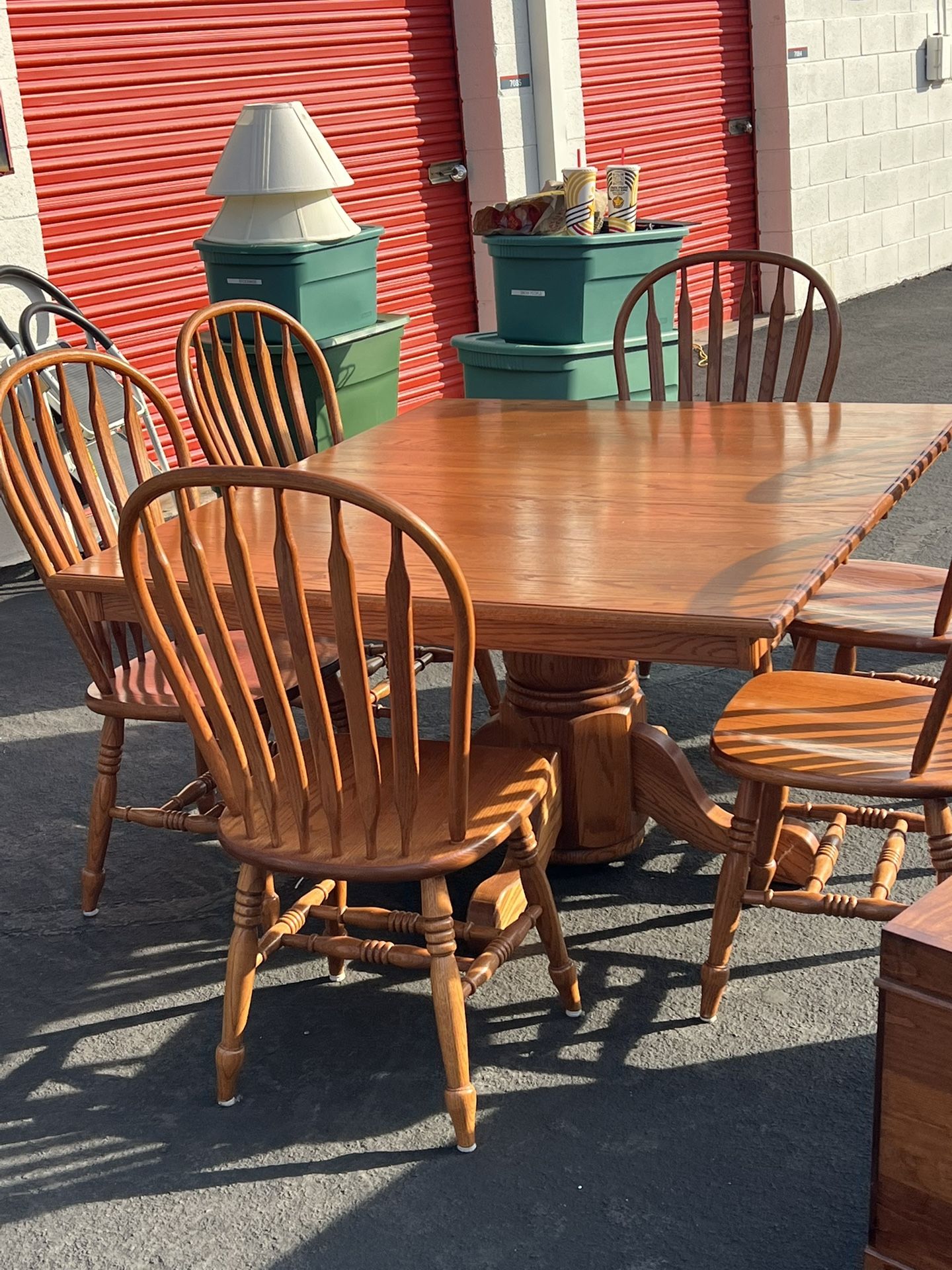 Dining Room Table & 6 Chairs