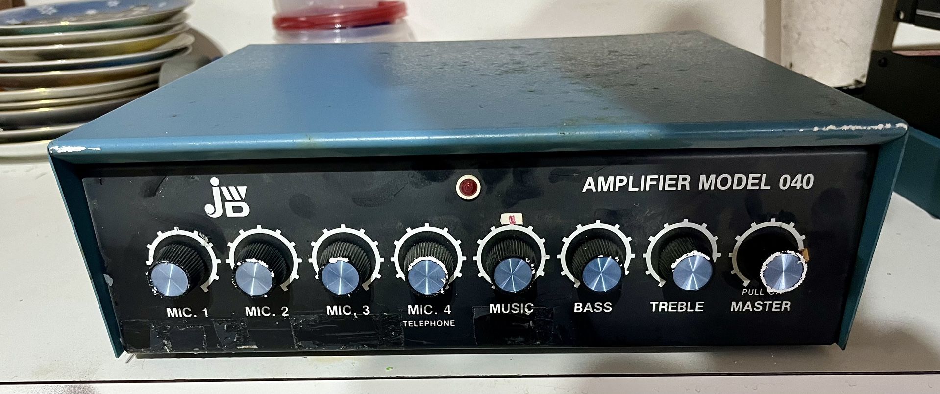 J W Davis Amplifier Model 040