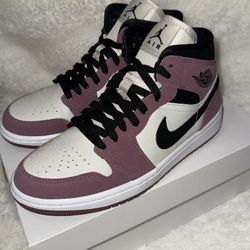 Wmns Air Jordan 1 Mid SE
