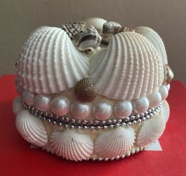 White Seashells/ Pearls Jewelry Trinkets-