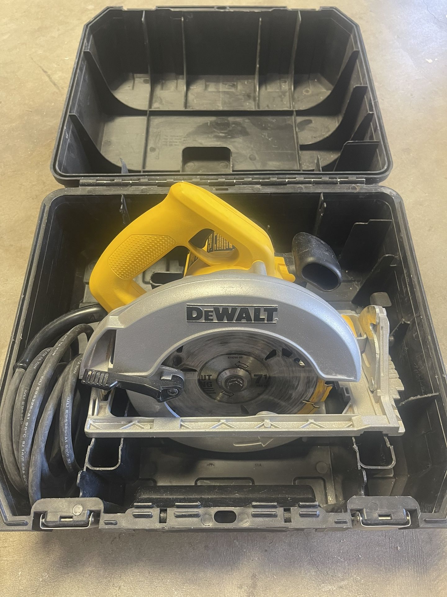 Auction Dewalt Circular Saw Box Dewalt Circular Saw With Case