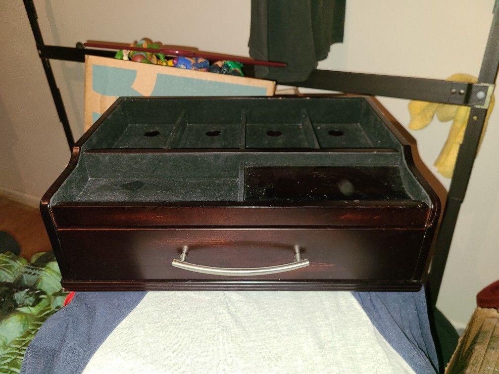 Organizer Peripheral - 4 Cell Phones, Watch,
