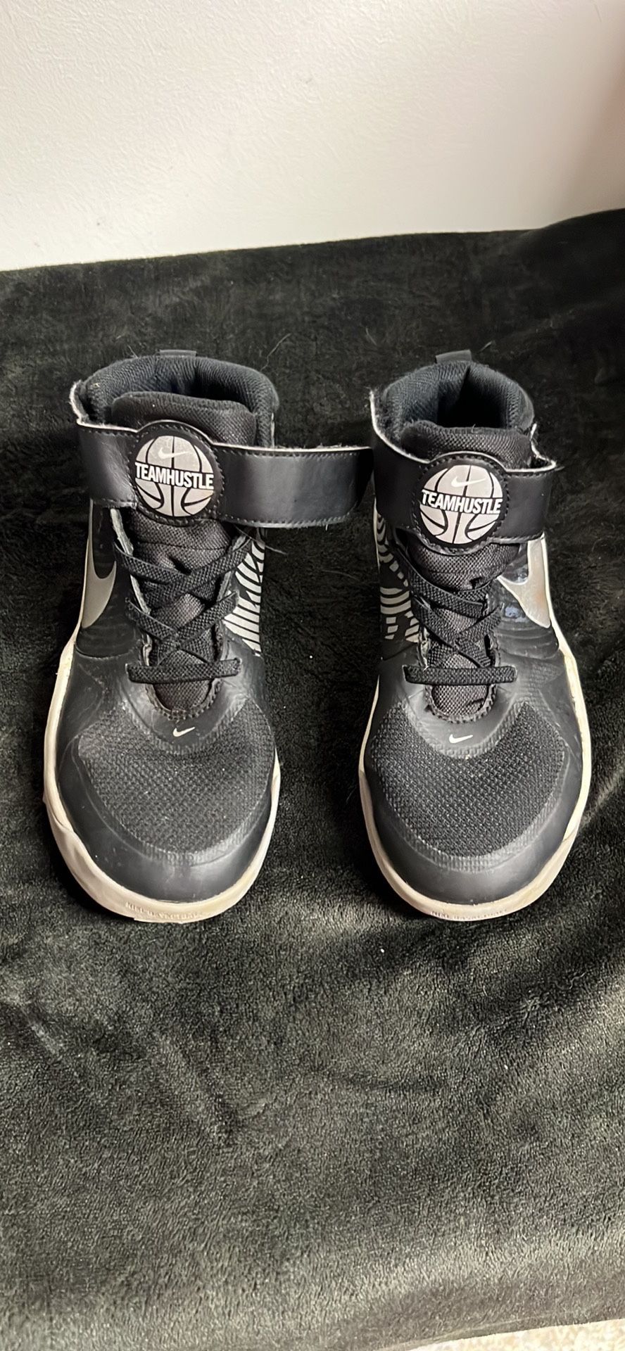 Nike Shoe Size 2Y