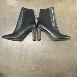 Vince Camuto Sarlaa bootie, EUC, sz. 8.5