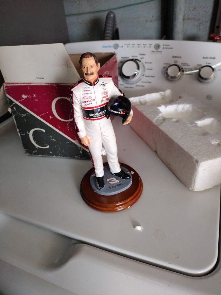 Dale Earrhard Collectible Statue