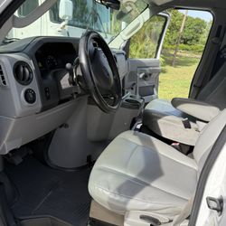 2013 Ford E-250