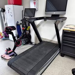 Peloton-Treadmill-Plus