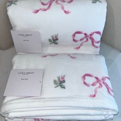 2-NWT LAURA ASHLEY OVERSIZED PINK BOW AND FLORAL BEACH TOWELS SET