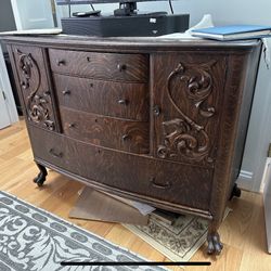 Antique Clawfoot/Skeleton Key Dresser