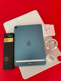 Apple IPad Air 5th Generation (10.9” Liquid Retina/ M1 chip / 2022 Model) 64GB with pen, keyboard case & Accessories