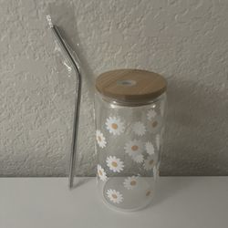 Brand New Daisy Glass Tumbler with Lid & Metal Straw