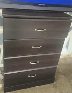 2 dressers