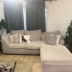 ✨ Free Couch - Must Pickup Today ✨