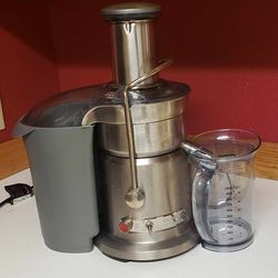NEVER BEEN USED BREVILLE FOUNTAIN JUICER 