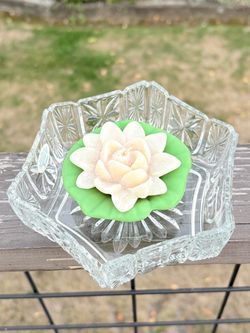 1979 VINTAGE AVON FOSTORIA CRYSTAL POOL CANDLE HOLDER Floating Lotus Candle