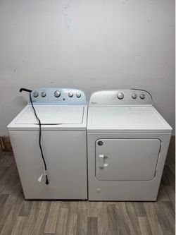 Whirlpool washer and gas dryer laundry set