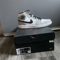 Jordan 1 Mid Light Smoke Grey 