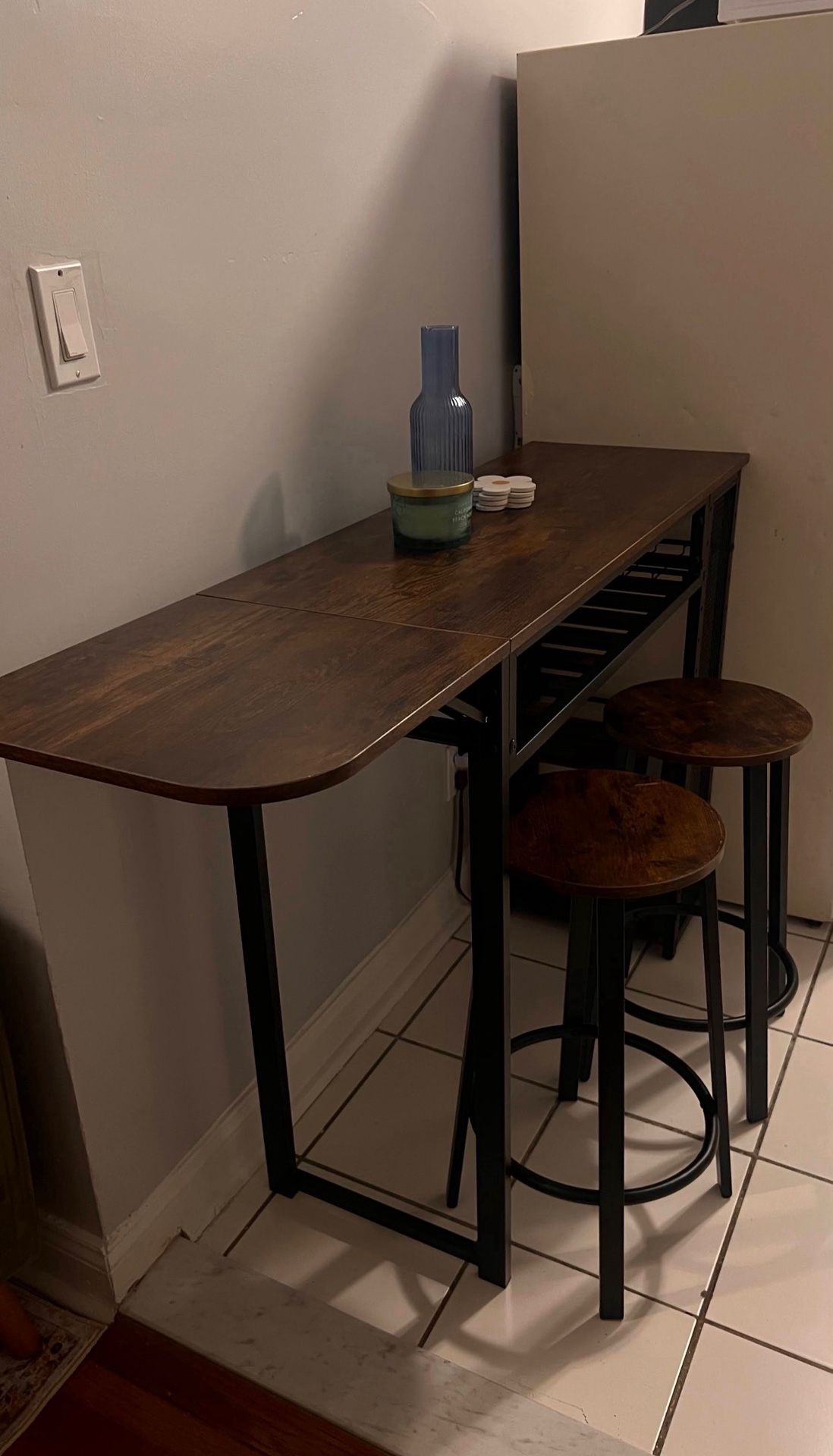 Brown Bar Table With Stools