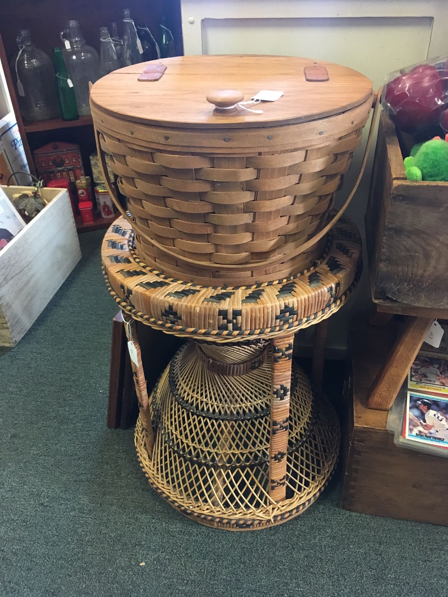 Longaberger Round Lidded Picnic Basket Kat’s Antiques
