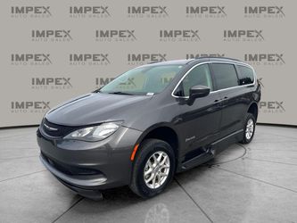 2021 Chrysler Voyager