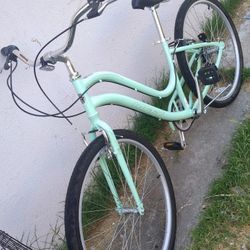 cyan Huffy cruiser bicycle 