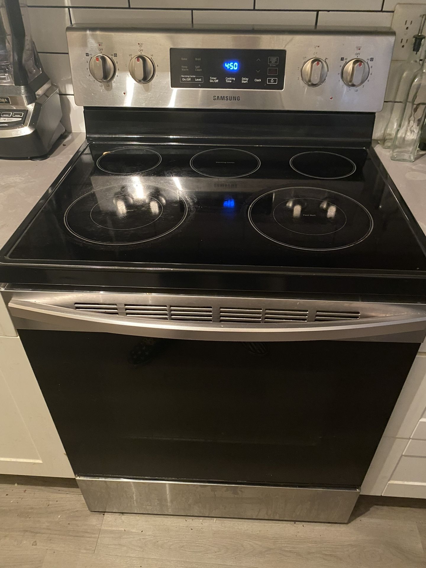 Samsung Stove Self cleaning!!!! for Sale in Phoenix, AZ OfferUp