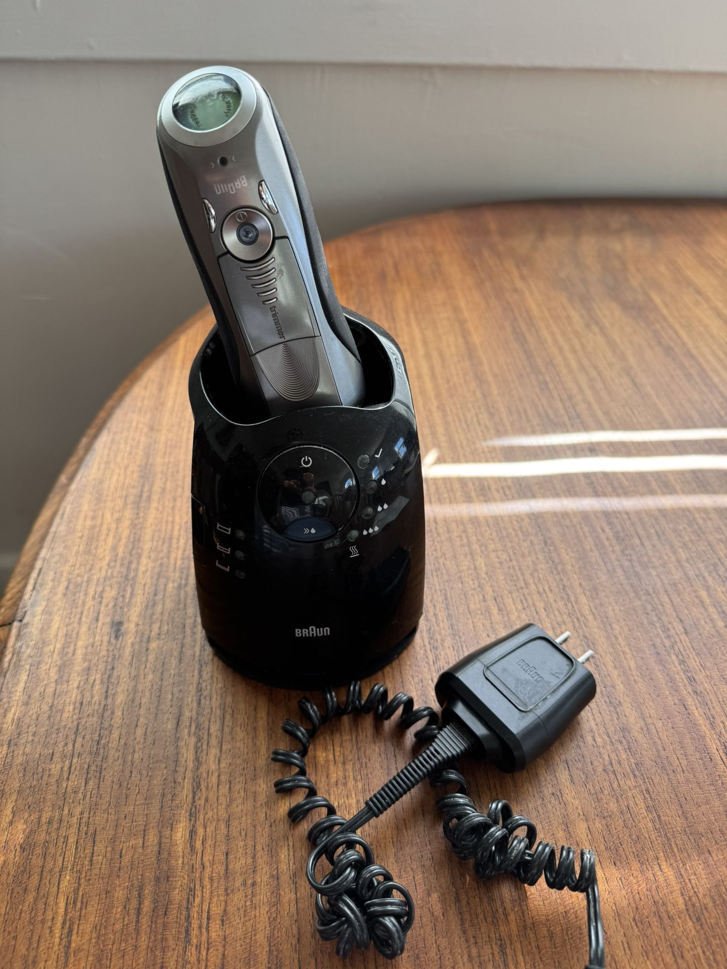 🔌 Braun Series 7 Electric Foil Shaver + Cleaning Station – $30 OBO 🔌