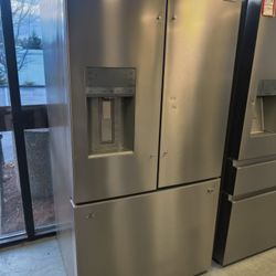 New Frigidaire
36 in. Gallery 28 cu. ft. Standard Depth French Door Refrigerator in Smudge-Proof Sta