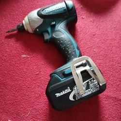 MAKITA DRILL