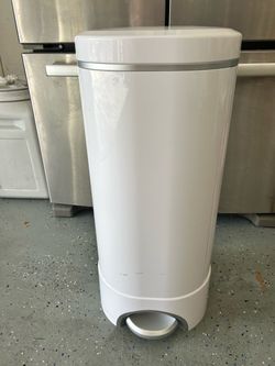 Munchkin STEP Diaper Pail Fir $15