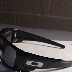 Black Oakley Sports Sunglasses